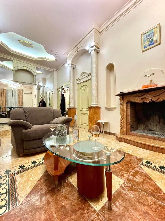 키예프 Great One Bed Right Near Opera House 아파트 외부 사진